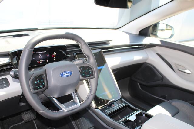 Ford EXPLORER Extended Range RWD 77kWh/286pk. Range 602km WLTP. Van ¤. 47650,- voor ¤. 39895,-. Fabr. garantie t/m 06-10-2028 ! Volautm. airco, elektr. achterklep, navigatie, stoel- en stuurwielverw., adaptieve cruise cntrl, lane- en side assist, 360gr. camera, LM wiel