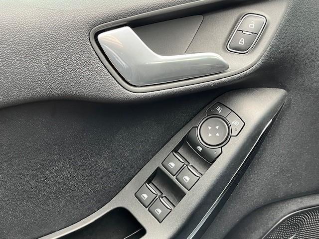 Ford FIESTA 1.0 EcoBoost Hybrid Titanium navigatie via apps