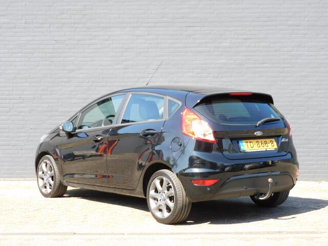 Ford FIESTA 1.5 TDCi CLIMA! CRUISE! LM VELGEN! TREKHAAK AFNEEMBAAR!