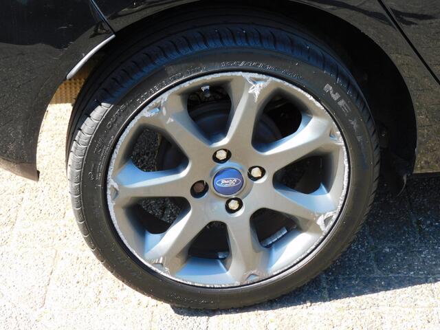 Ford FIESTA 1.5 TDCi CLIMA! CRUISE! LM VELGEN! TREKHAAK AFNEEMBAAR!