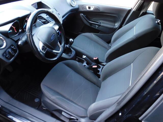 Ford FIESTA 1.5 TDCi CLIMA! CRUISE! LM VELGEN! TREKHAAK AFNEEMBAAR!