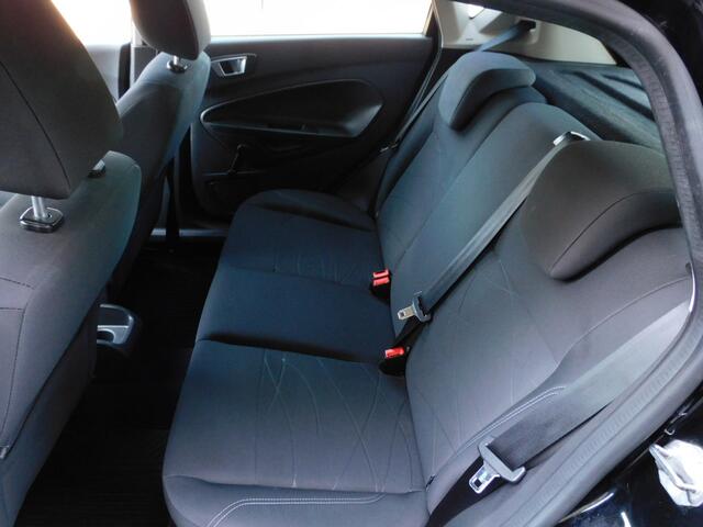 Ford FIESTA 1.5 TDCi CLIMA! CRUISE! LM VELGEN! TREKHAAK AFNEEMBAAR!