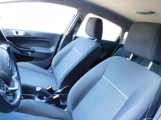 Ford FIESTA 1.5 TDCi CLIMA! CRUISE! LM VELGEN! TREKHAAK AFNEEMBAAR!