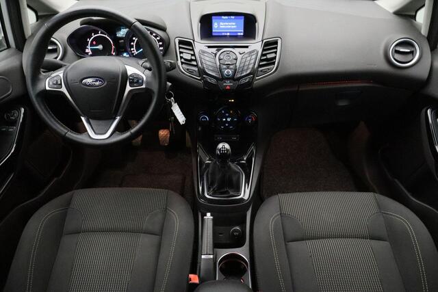 Ford FIESTA 1.0 EcoBoost Titanium 2017 | Airco | Navigatie | Parkeersensoren | Cruise Control | Stuurwiel Bediening | Lichtmetaal | Boekjes | 2 Sleutels | Nationale Autopas