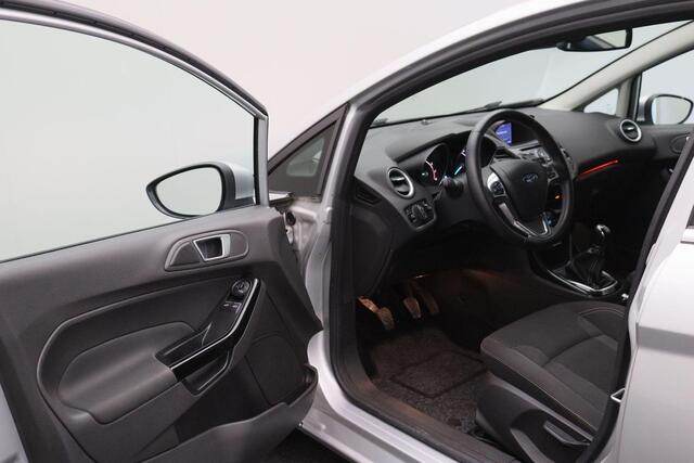 Ford FIESTA 1.0 EcoBoost Titanium 2017 | Airco | Navigatie | Parkeersensoren | Cruise Control | Stuurwiel Bediening | Lichtmetaal | Boekjes | 2 Sleutels | Nationale Autopas