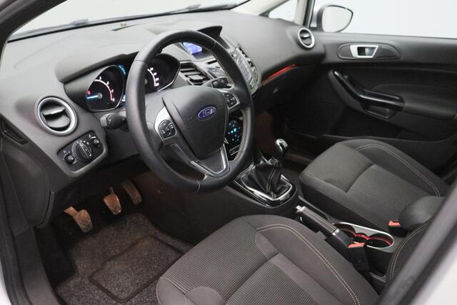 Ford FIESTA 1.0 EcoBoost Titanium 2017 | Airco | Navigatie | Parkeersensoren | Cruise Control | Stuurwiel Bediening | Lichtmetaal | Boekjes | 2 Sleutels | Nationale Autopas