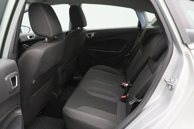 Ford FIESTA 1.0 EcoBoost Titanium 2017 | Airco | Navigatie | Parkeersensoren | Cruise Control | Stuurwiel Bediening | Lichtmetaal | Boekjes | 2 Sleutels | Nationale Autopas