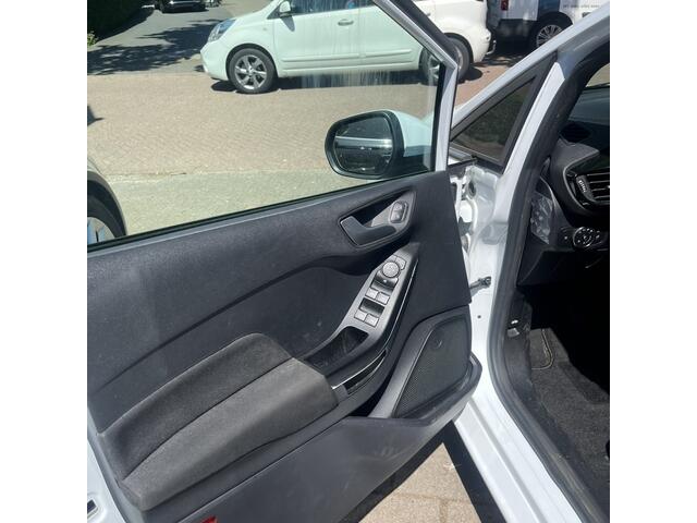 Ford FIESTA 1.0 EcoBoost Hybrid Titanium Complete BTW auto met oa. navigatie en line assist en cruise controle