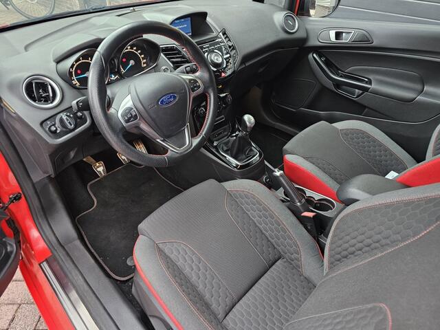 Ford FIESTA 1.0 EcoB. Black Edit