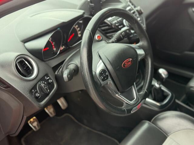 Ford FIESTA 1.6 ST 182 PK / AIRCO RECARO STOELVERWARMING *NET BINNEN*