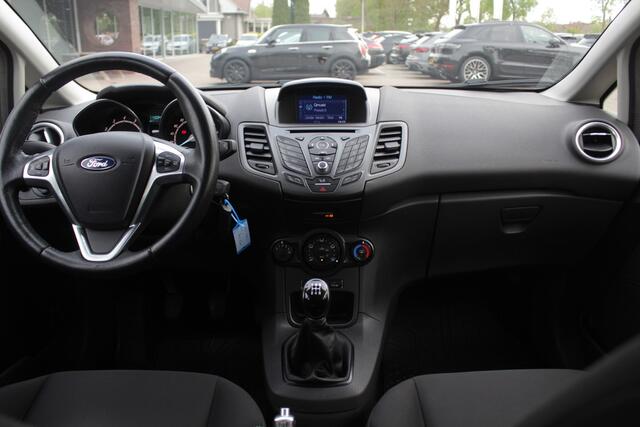 Ford FIESTA 1.0 EcoBoost Titanium Navigatie / Parkeerhulp achter / Bluetooth / 15'' / Cruise Control