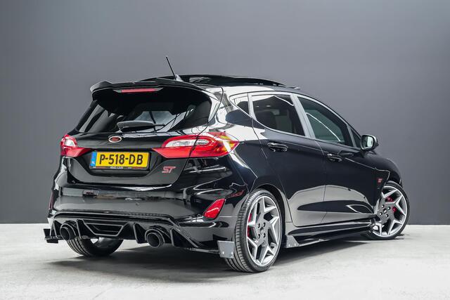 Ford FIESTA ST-3 1.5 200pk |Milltek dual outlet|Maxton splitterset|Eibach verlagingsveren|panoramadak|B&O|18"|LED|winterpack|cruise control|keyless|
