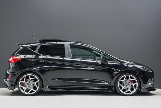 Ford FIESTA ST-3 1.5 200pk |Milltek dual outlet|Maxton splitterset|Eibach verlagingsveren|panoramadak|B&O|18"|LED|winterpack|cruise control|keyless|