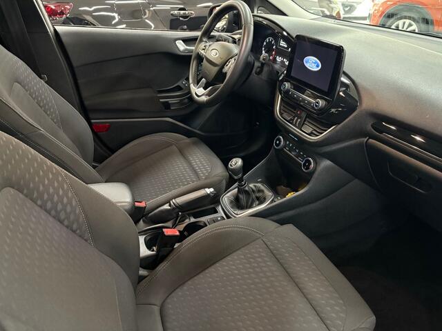 Ford FIESTA 1.0 ECOB. TITANIUM / Climat / Cruise / Navigatie / Dab / Multimedia