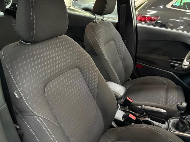 Ford FIESTA 1.0 ECOB. TITANIUM / Climat / Cruise / Navigatie / Dab / Multimedia
