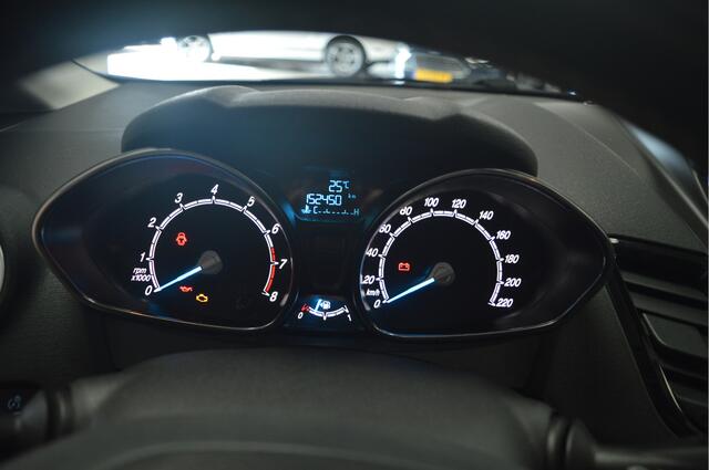 Ford FIESTA 1.0 EcoBoost Titanium // CLIMA // PDC // NAVI // TREKHAAK //