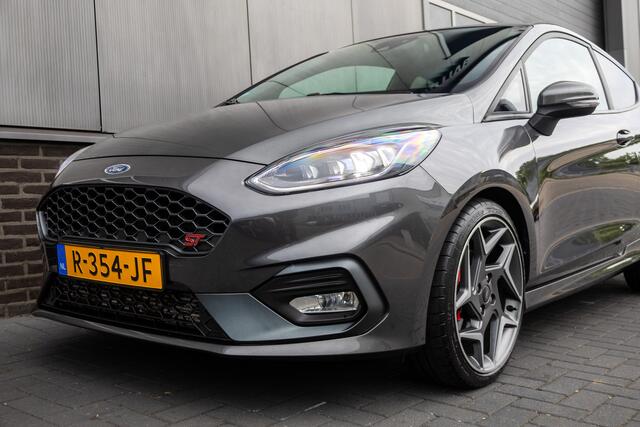 Ford FIESTA 1.5 EcoBoost ST-3 200 pk / Miltek-Uitlaat/ Recaro-Stoelen/ Stoel.Verw/ Keyless/ B&O-Sound/ Xenon/ Camera/ 18'' LMV