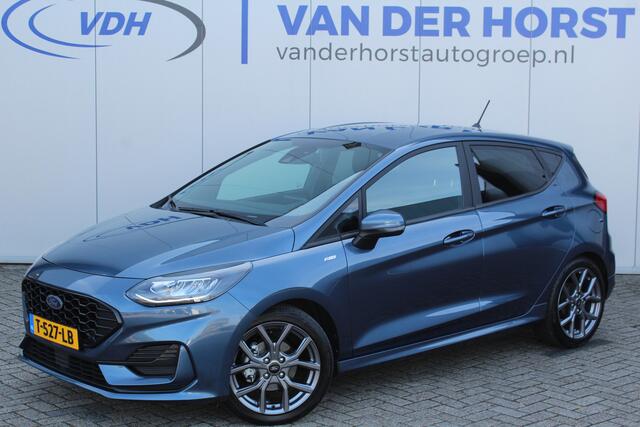 Ford FIESTA 1.0-125pk EcoBoost Mild-Hybrid ST-Line. In nieuwstaat verkerende Ford Fiesta met 125pk van 1e eig. ! Autm. airco, stoel-, stuur- en voorraamverw., LED verl., privacy glass, trekhaak, metallic lak, adaptieve cruise cntrl, navigatie by Apple/Android