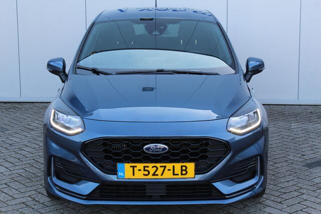 Ford FIESTA 1.0-125pk EcoBoost Mild-Hybrid ST-Line. In nieuwstaat verkerende Ford Fiesta met 125pk van 1e eig. ! Autm. airco, stoel-, stuur- en voorraamverw., LED verl., privacy glass, trekhaak, metallic lak, adaptieve cruise cntrl, navigatie by Apple/Android