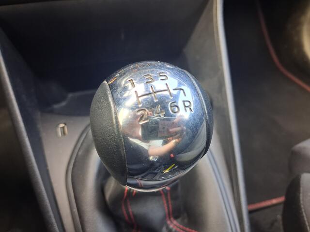 Ford FIESTA 1.0 EcoBoost ST-Line X | Nieuw Binnen! | Stoelverwarming | Navi | Sensoren