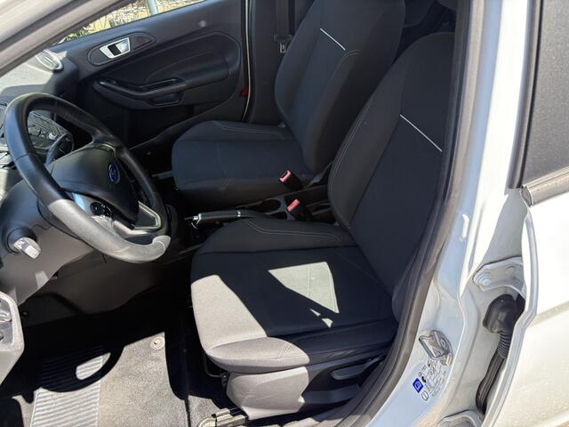 Ford FIESTA 1.0 Style / 5-DEURS / AIRCO / NAVI / 158dkm! NAP!