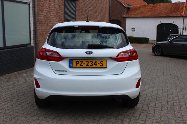 Ford FIESTA 1.1 Trend ST Line 17", Navigatie/Carplay, DAB.