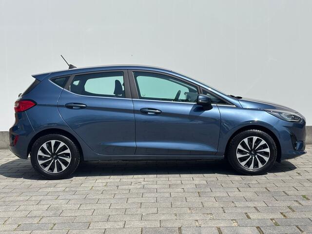 Ford FIESTA EcoBoost Hybrid 125 pk Titanium | Parkeersensoren | All-season banden | Apple carplay |