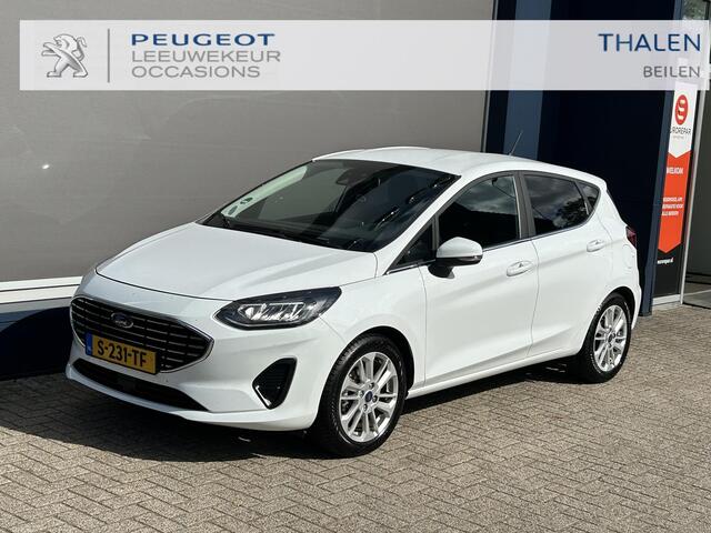 Ford FIESTA 1.0 EcoBoost Hybrid Titanium | Lage Km stand 25000 | Trekhaak | All Season banden | Climate control | Navigatie | Stoel / Suur en Voorruit verwarming | Cruise control | LED Apple Carplay/ Android Auto Parkeersensoren