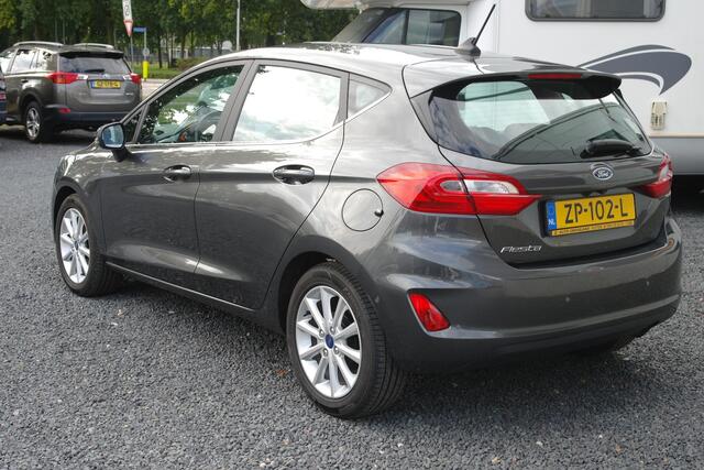 Ford FIESTA 1.0 EcoB. Titanium Navigatie Cruise , PDC , Bovag Garantie 6 Maanden