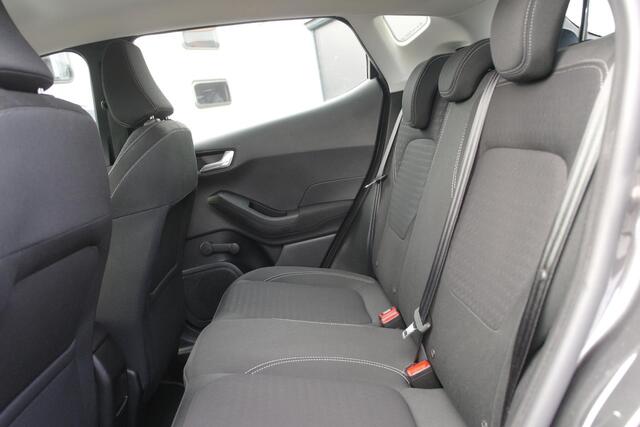 Ford FIESTA 1.0 EcoB. Titanium Navigatie Cruise , PDC , Bovag Garantie 6 Maanden