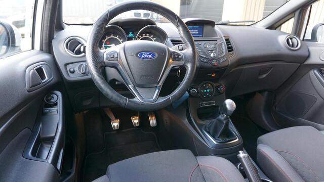 Ford FIESTA 1.0 EcoBoost 101pk ST Line 5Drs Navi Clima 17inch LM Grote Spoiler Bluetooth *NL auto* 107063km!