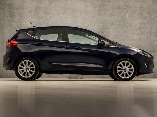 Ford FIESTA 1.0 EcoBoost Titanium Sport (APPLE CARPLAY, GROOT NAVI, CLIMATE, ADAPTIVE CRUISE, CAMERA, SPORTSTOELEN, LED KOPLAMPEN, LM VELGEN, LANE ASSIST, NIEUWSTAAT)