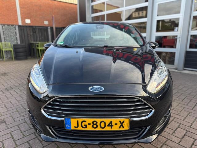 Ford FIESTA 1.0 ECOBOOST 100PK TITANIUM / NAVI / AIRCO / CRUISECONTROL / RIJKLAAR!