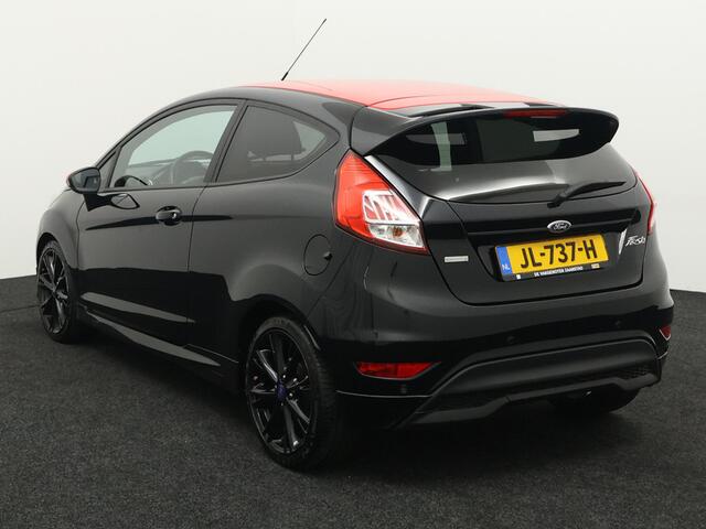 Ford FIESTA 1.0 EcoBoost Black Edition Airco, Bluetooth, Boordcomputer, Hill hold fucntie, Parkeersensoren achter, Cruise Control, Spraakbediening, Start/stop systeem, Elektronisch Stabiliteits Programma, Elektronische remkrachtve opvallend sportieve hatchback met ee