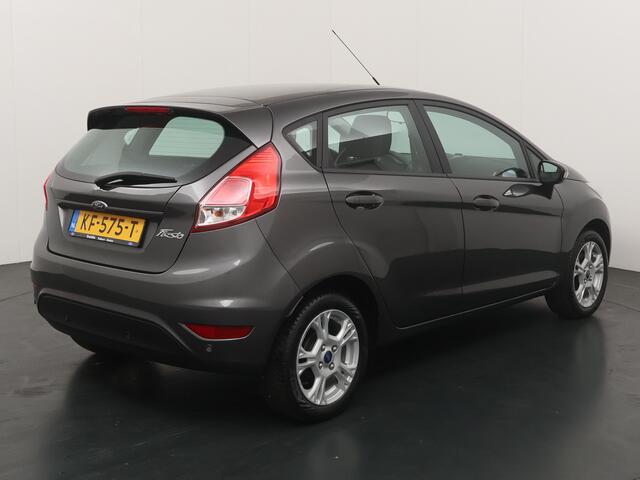 Ford FIESTA 80PK Style Ultimate | Navigatie | Parkeersensoren v+a | ISOFIX | LM velgen | All season banden |