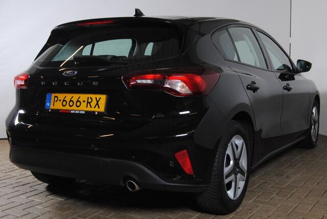 Ford FOCUS 1.0 EB Connected || Apple Carplay