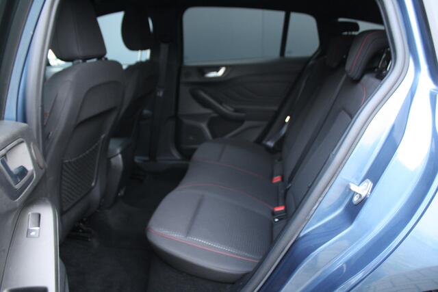 Ford FOCUS Wagon 1.5 EcoBoost ST Line Business - NAVIGATIE - CAMERA - LED - KEYLESS - PDC