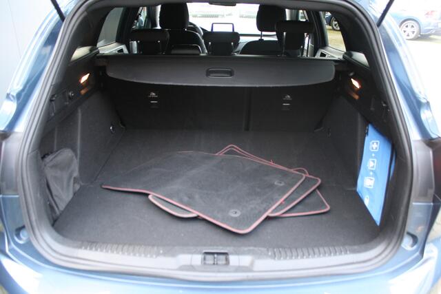 Ford FOCUS Wagon 1.5 EcoBoost ST Line Business - NAVIGATIE - CAMERA - LED - KEYLESS - PDC