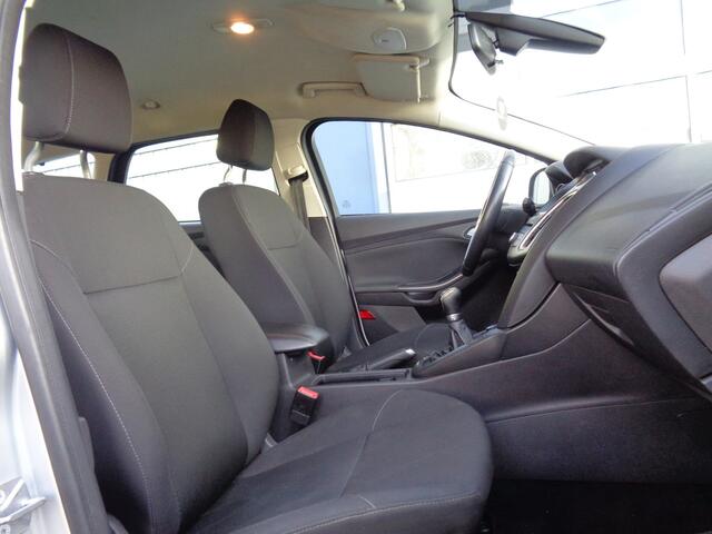 Ford FOCUS Wagon 1.0 Trend 101PK Clima Cruise Navi Trekkaak LMV NL-Auto