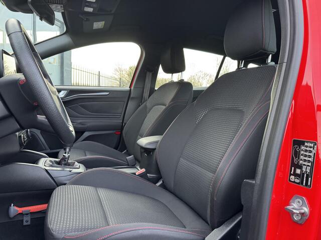 Ford FOCUS Wagon 1.0 EcoBoost ST Line Business 1e Eigenaar,Navi,Clima,Cruise,PDC V+A,N.A.P,APK tot 08-2025