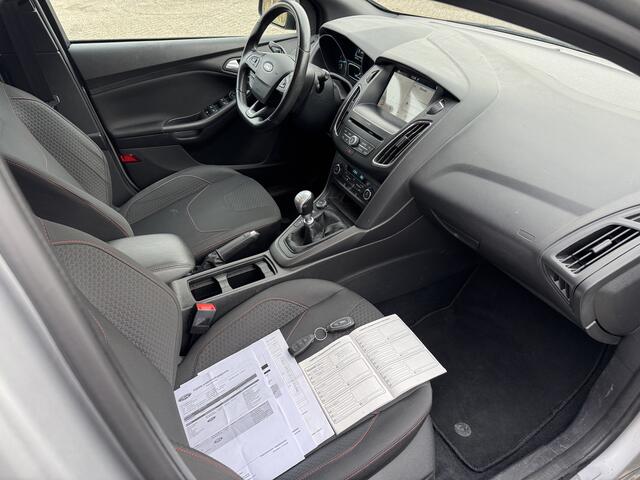 Ford FOCUS Wagon 1.0 ST-Line 6 Versn Clima/Cruise/Carplay/PDC