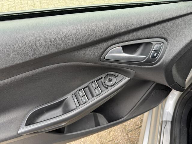 Ford FOCUS Wagon 1.0 ST-Line 6 Versn Clima/Cruise/Carplay/PDC