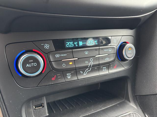 Ford FOCUS Wagon 1.0 Turbo Titanium Navigatie / Stoelverwarming / All-Seasons