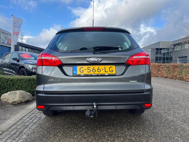 Ford FOCUS Wagon 1.0 Titanium | Cruise Control | Trekhaak | Carplay | NAVI | Parkeersensoren achter | Climate Control