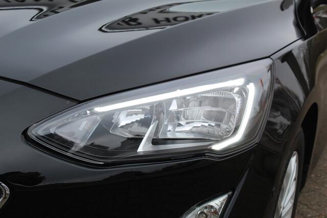 Ford FOCUS Wagon 1.0-125pk EcoBoost Mild-hybrid Titanium. Mooie, ruime, luxe en comfortabele Ford Focus wagon ! Volautm. airco dual, camera, stoel-, stuur- en voorraamverw., easy entry/easy go, cruise control, Isofix, side- en lane assist, parkeersensoren v+a, LM wi