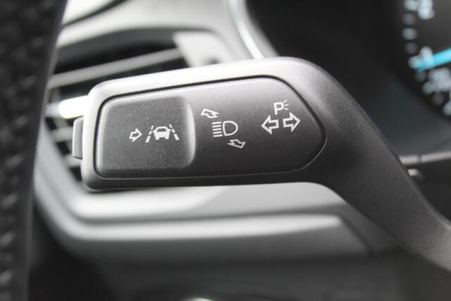 Ford FOCUS Wagon 1.0-125pk EcoBoost Mild-hybrid Titanium. Mooie, ruime, luxe en comfortabele Ford Focus wagon ! Volautm. airco dual, camera, stoel-, stuur- en voorraamverw., easy entry/easy go, cruise control, Isofix, side- en lane assist, parkeersensoren v+a, LM wi