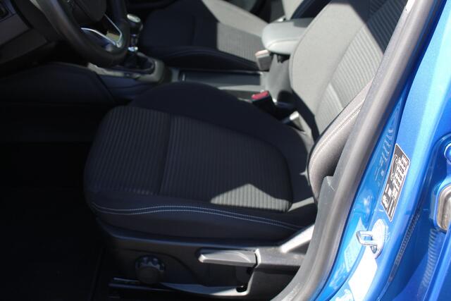 Ford FOCUS Wagon 1.0-125pk EcoBoost Mild-Hybrid Titanium. Mooie, ruime, luxe en comfortabele Ford Focus wagon. Volautm. airco dual, camera, stoel-, stuur- en voorraamverw., easy entry/easy go, cruise control, Isofix, side- en lane assist, parkeersensoren v+a, LM wie