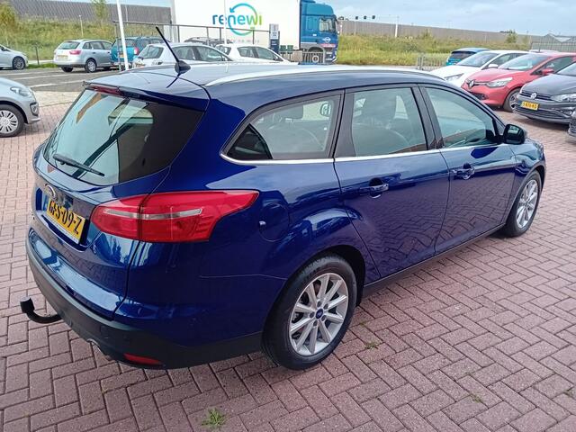 Ford FOCUS Wagon 1.5 Titanium Automaat 150 PK, Airco(automatisch), Multimediasysteem, Carplay/Android auto, Navigatie, Camera, Parkeersensoren, Parkeerhulp, Cruise control, Stoelverwarming, Verwarmd stuurwiel, Verwarmde voorruit, Keyless, Half lederen bekleding, Tre