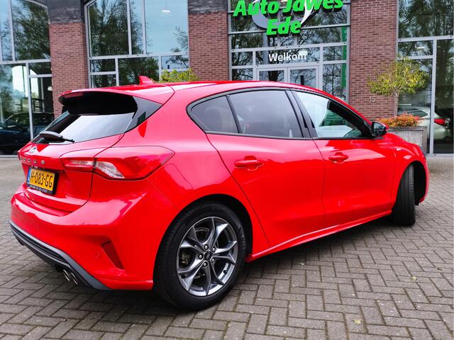Ford FOCUS 1.0 EcoBoost ST Line Business Parkeersensoren V+A - Climatronic - Led verlichting - NL auto