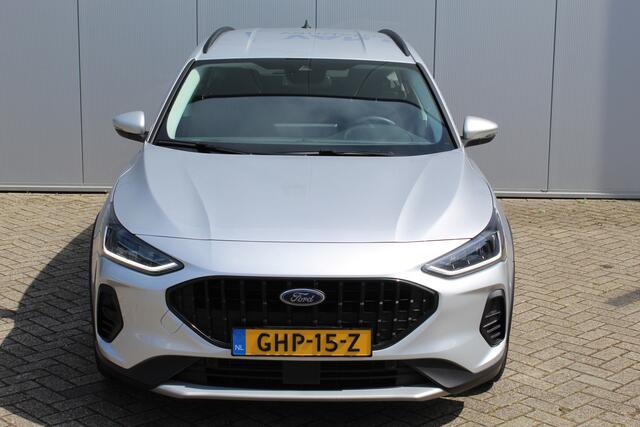 Ford FOCUS Wagon 1.0 EcoBoost,155pk Active AUTOMAAT ! Trekgewicht 1.500kg ! Slechts 12.000km ! Ruim ¤. 9.000,- beneden de nieuwprijs ! Volautm. airco dual, navigatie, telefoonvoorb., adaptive cruise control, LED verlichting, metallic lak, camera, front-, lane- en si
